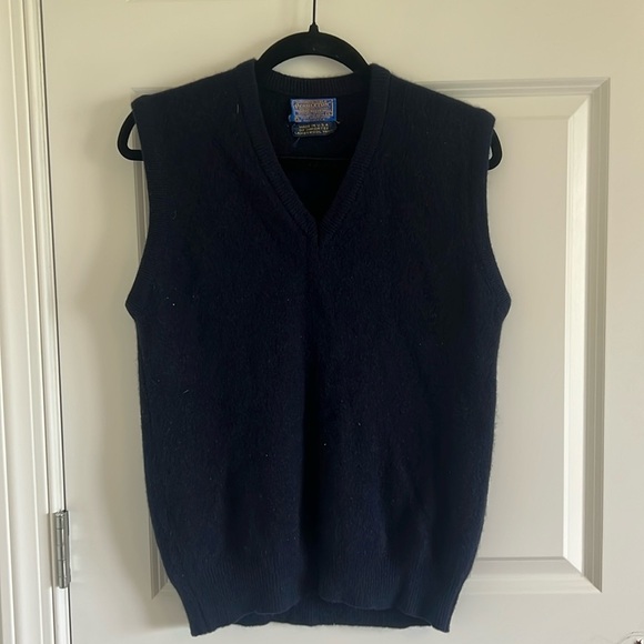 Men's Vintage Pendleton Navy Blue LambsWool Yarn Sweater Vest Size Large - Picture 1 of 7